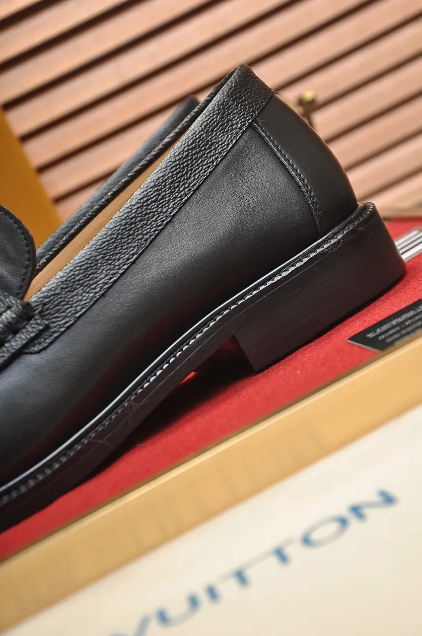 Men's men's shoes 💰560💶 [LV] (original single cowhide lining) 🍀LV's latest genuine leather business suit shoes are launched simultaneously on the official website. The first-layer cowhide imported from Italy is made of heavy gold, 💥1:1 rubber outsole from the official website. Versatile to wear, high-end without losing class, and the color combination is extraordinary. This four-season style is alluring when worn on your feet, showing off your big-name flair. Standard code 38-45 (45 customized)